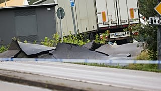 Az E6-os út Stenungsund közelében, mindkét irányban lezárva, Svédország, 2023. szeptember 23.