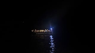  الجيش اللبناني ينقذ مهاجرين على متن قارب مطاطي في البحر الأبيض المتوسط، لبنان. 