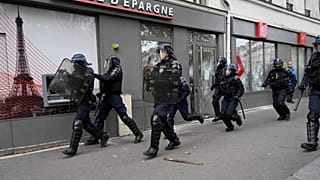 Ausschreitungen bei Demo gegen Polizeigewalt in Paris