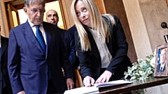 Regierungschefin Meloni nimmt Abschied vom ehemaligen Staatspräsidenten Napolitano.