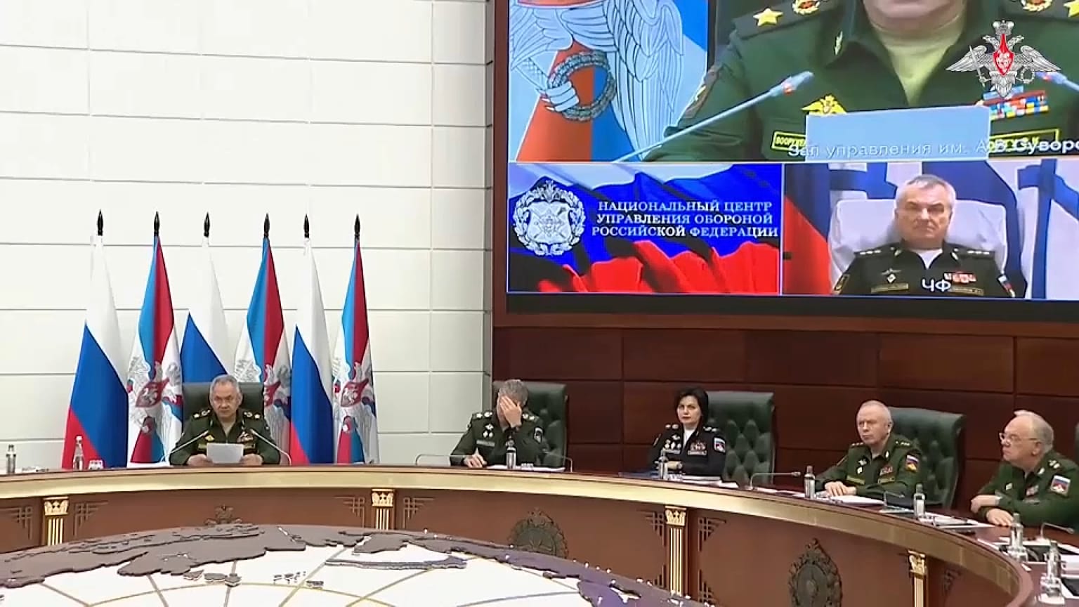 Imagens de Viktor Sololov a participar numa reunião do conselho de administração do ministério por videoconferência