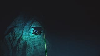 Vista del ROV Deep Discoverer explorando a 6.000 metros de profundidad en la Fosa de las Marianas en 2016.
