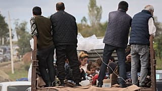 Αρμένιοι πρόσφυγες εγκαταλείπουν το Ναγκόρνο Καραμπάχ