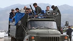 Dağlık Karabağ'dan ayrılan etnik Ermeniler, Ermenistan'a geçiyor 