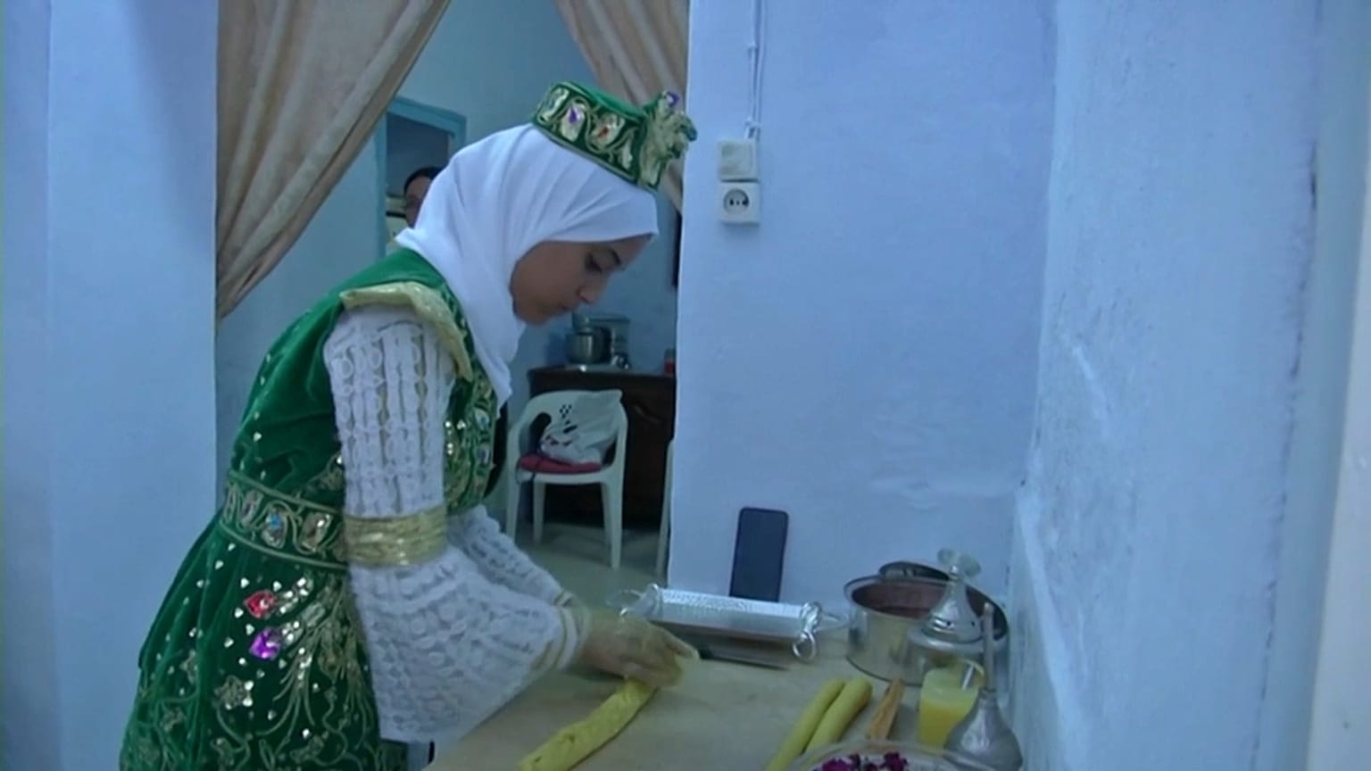 صناعة حلويات المقروض التقليدية في القيروان