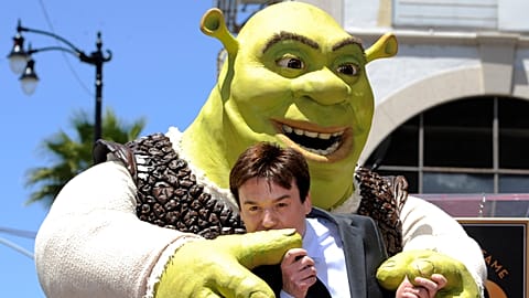 "شريك" مع الممثل الأمريكي مايكس مايرز في لونس أنجيليس ـ أرشيف 2010