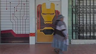 Superhelden an Gebäuden in La Paz, der Hauptstadt von Bolivien