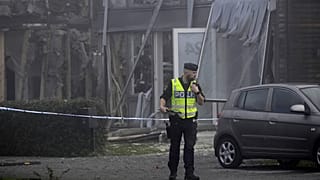 La policía en el lugar de una de las explosiones registradas esta semana en Suecia