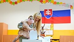 Stimmabgabe in einem slowakischen Wahllokal am 30. September 2023