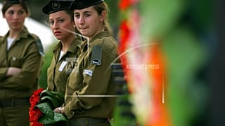 İsrailli kadın askerler Filistinli mahkumla cinsel ilişkiye girdi (arşiv)