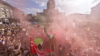 Demonstranten vor dem Parlament der Schweiz in Bern.