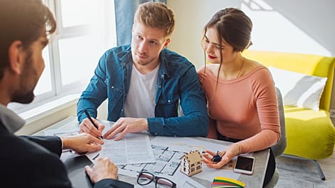 سرمایه‌گذاری در بازار مسکن