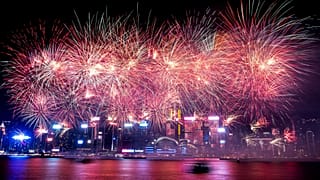  ميناء فيكنتوريا مسرحاً لعرض مميز للألعاب النارية بمناسبة الاحتفال باليوم الوطني الصيني