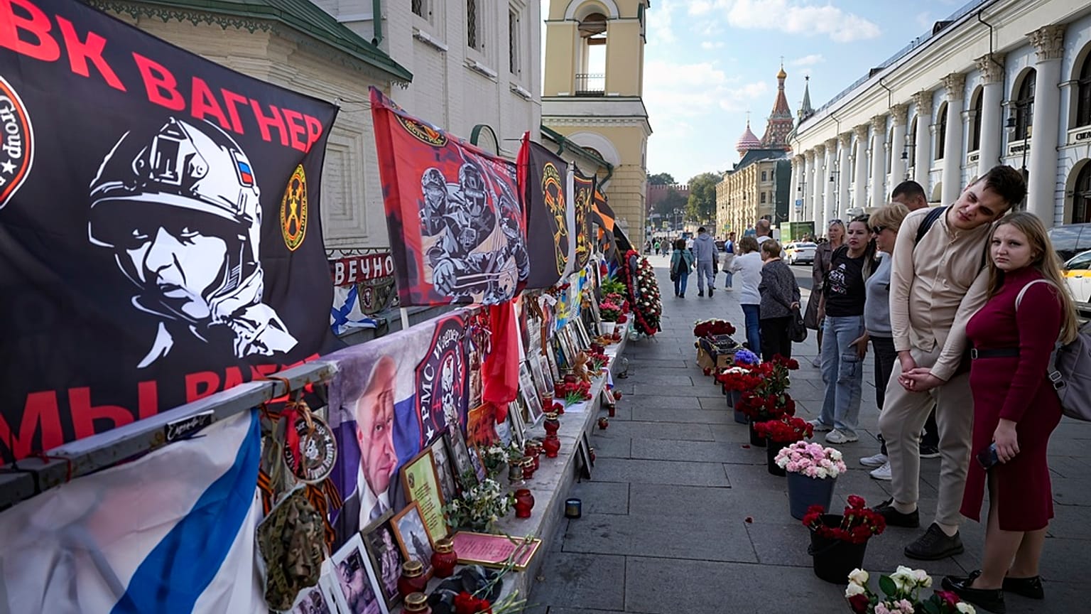 Conmemoración de los 40 días de la muerte del líder del grupo de mercenarios Wagner, en Moscú