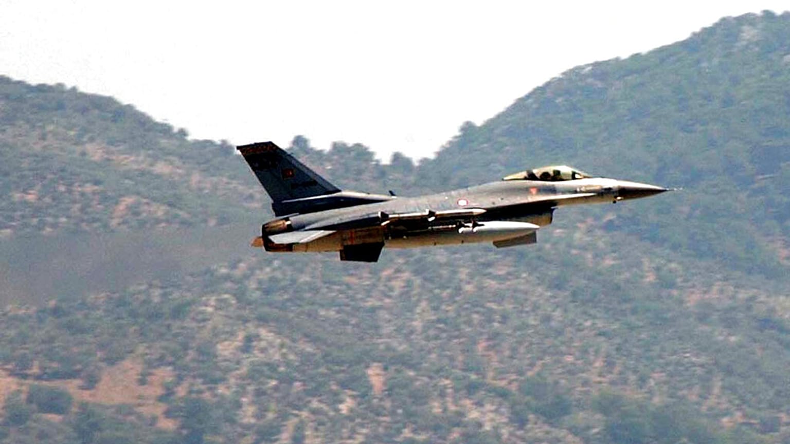 Türkiye Kuzey Irak'taki PKK hedeflerine hava saldırısı düzenledi