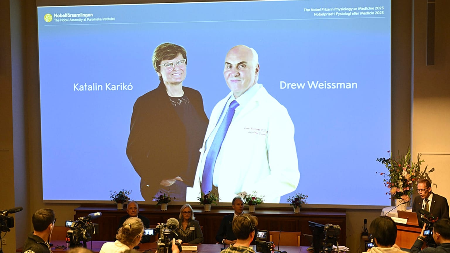 Nobel Tıp Ödülü, COVID-19'a karşı mRNA aşılarının geliştirilmesini sağlayan keşifleri nedeniyle Macar Katalin Karikó ve ABD'li Drew Weissman'a verildi
