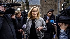 Sigrid Kaag, miembro del partido Neerlandés Demócratas 66 (D66) y Ministra de Hacienda, llega al Ministerio de Asuntos Generales.