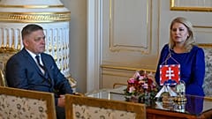 Die slowakische Präsidentin Zuzana Čaputová mit Robert Fico