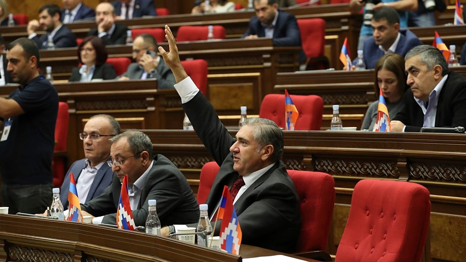 Az örmény parlament a szavazás előtt