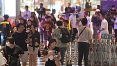 Κόσμος απομακρύνεται από το σημείο της επίθεσης
