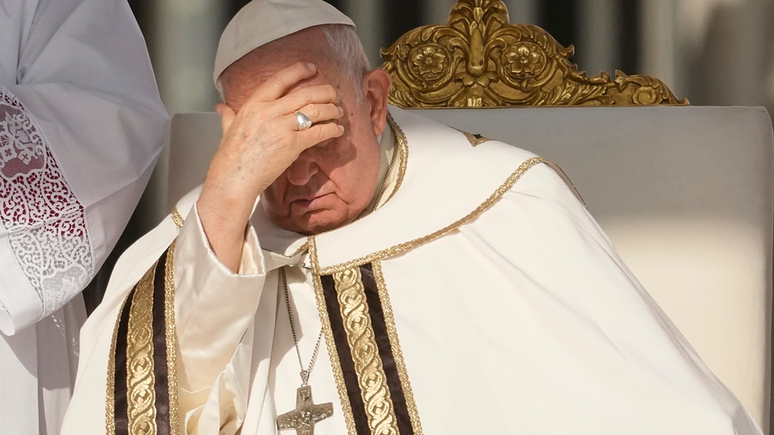 PapaFrancisco celebra missa na abertura do Sínodo dos Bispos, na Praça de S. Pedro, Vaticano