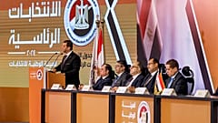 رئيس الهيئة الوطنية للانتخابات في مصر ونائب رئيس محكمة النقض يتحدث خلال مؤتمر صحفي بشأن الانتخابات الرئاسية المصرية المقبلة 2024 في مركز القاهرة الدولي للمؤتمرات القاهرة، مصر.