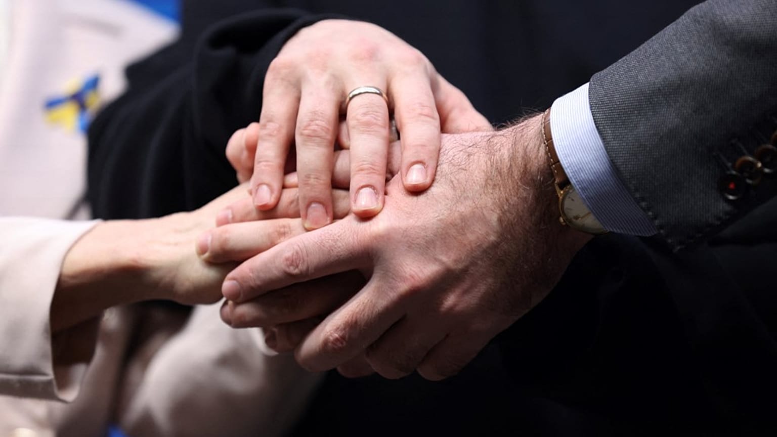 Symbolischer Handschlag beim EU-Gipfel im Februar 2023