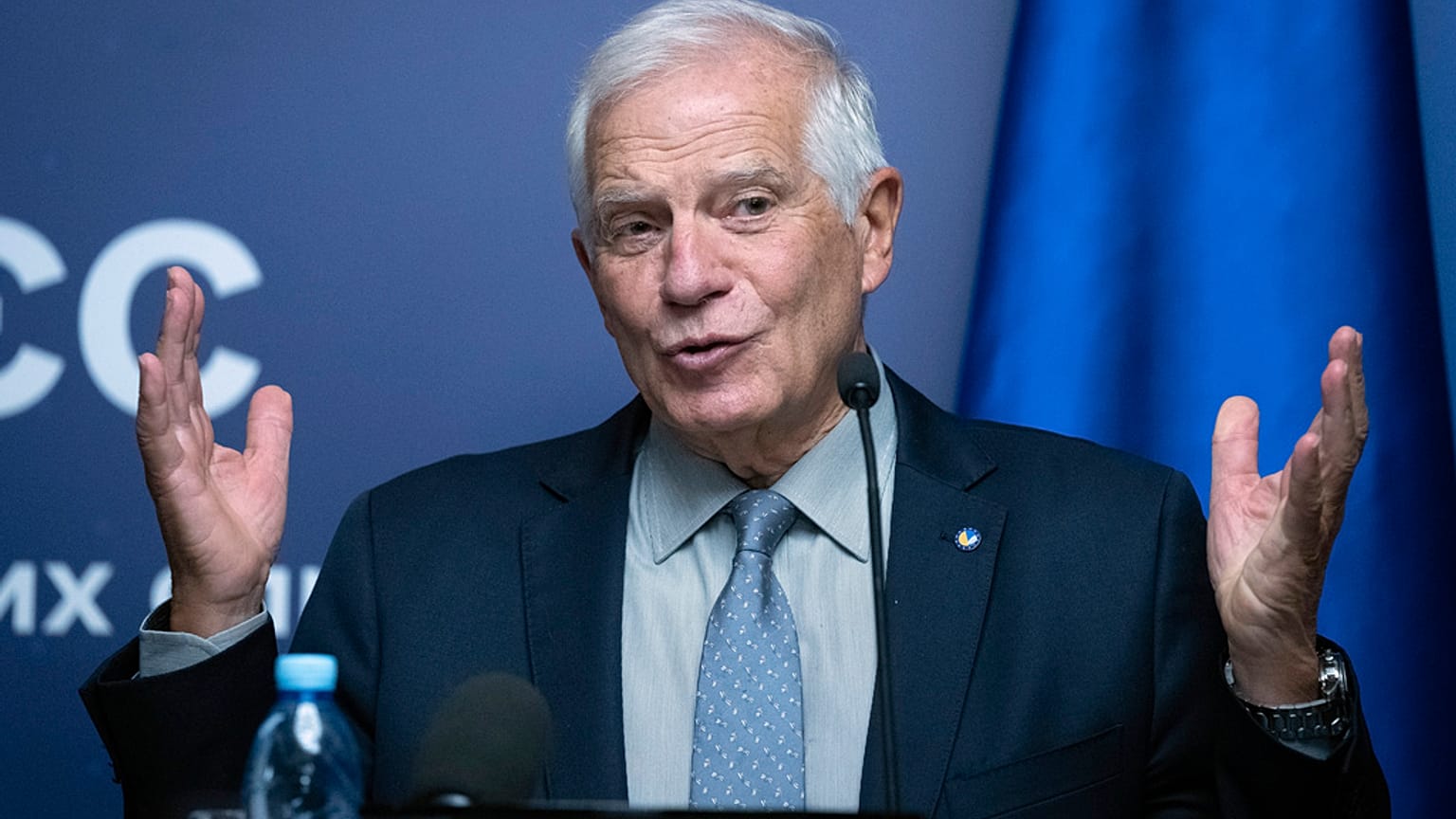 Izraeli zászlót vetítettek az Európai Bizottság központi épületére Brüsszelben 