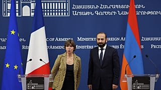 Il ministro degli Esteri francese Catherine Colonna con il suo omologo armeno Ararat Mirzoyan