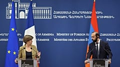 La ministre française des Affaires étrangères, Catherine Colonna, et son homologue arménien, Ararat Mirzoyan