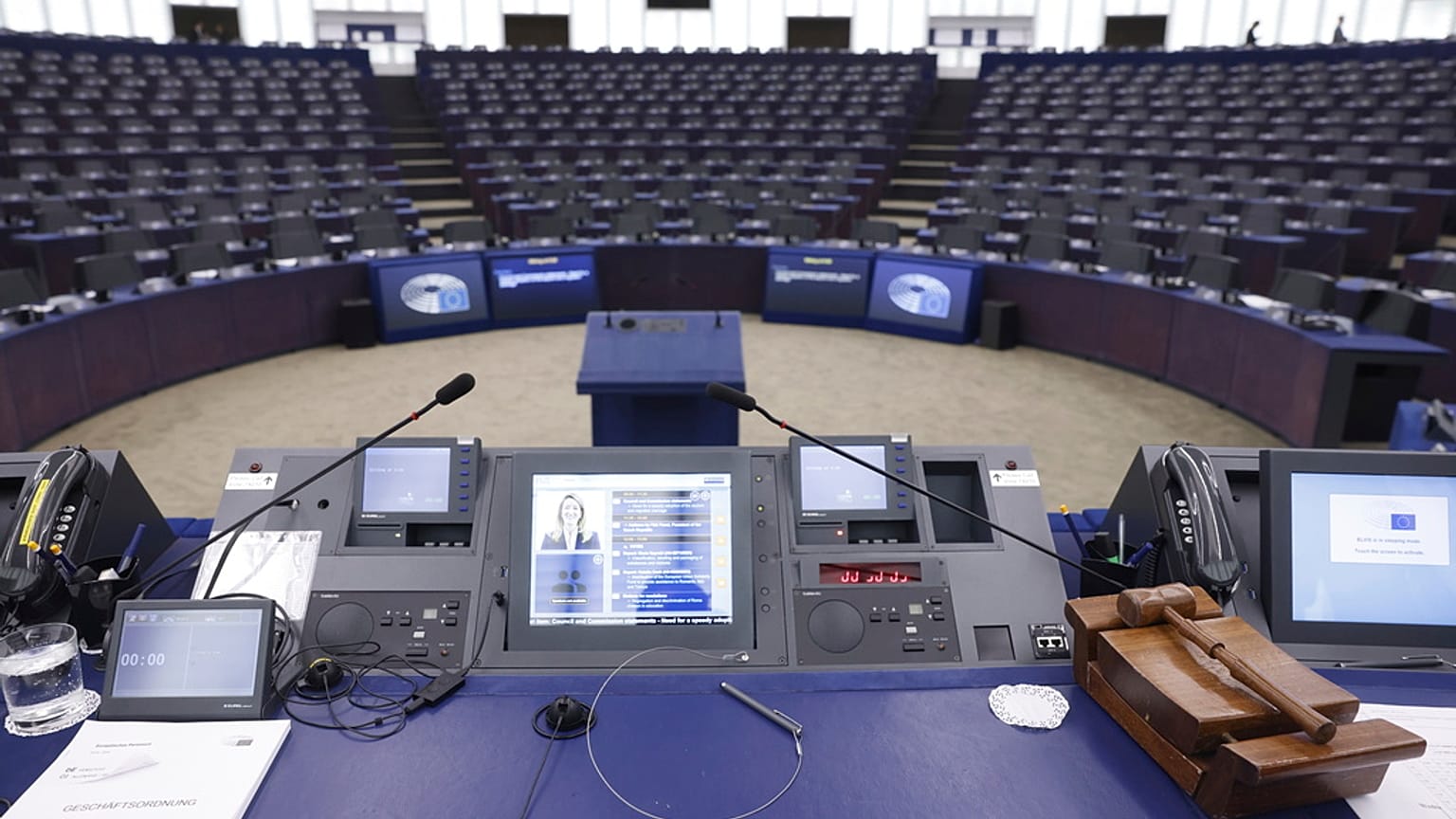 Vista del escritorio de la presidenta del Parlamento Europeo, Roberta Metsola, el miércoles 4 de octubre de 2023 en Estrasburgo, Francia.