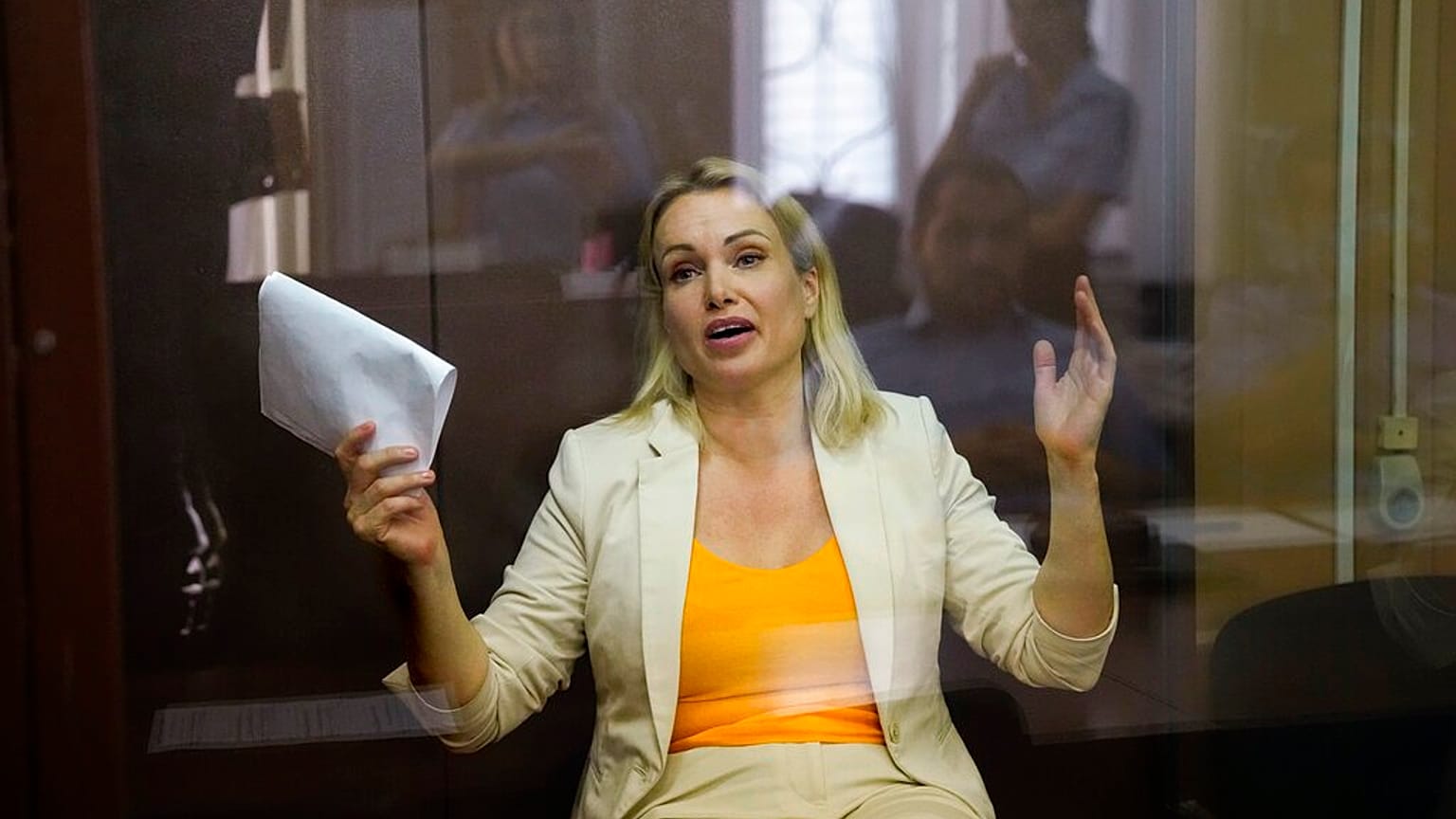 Marina Ovsyannikova num tribunal de Moscovo, Rússia, em agosto de 2022
