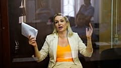 Marina Ovsyannikova num tribunal de Moscovo, Rússia, em agosto de 2022