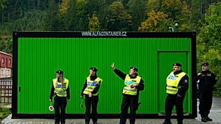 Une patrouille de police à la frontière tchéco-slovaque.