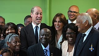 Katalin és Vilmos a Windrush Cymru Elders-szervezet tagjaival Cardiffban kedden  