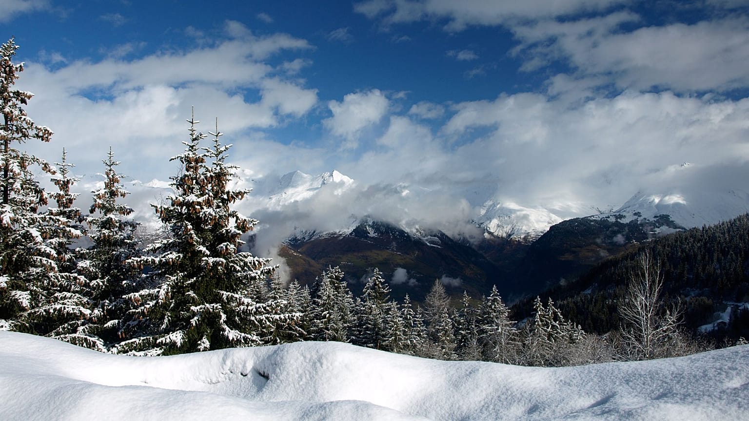 Prenez le train jusqu'à Bourg-Saint-Maurice pour une escapade hivernale.