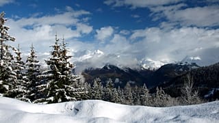 Prenez le train jusqu'à Bourg-Saint-Maurice pour une escapade hivernale.