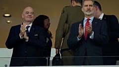 El presidente de la FIFA, Gianni Infantino, junto al rey de España, Feipe VI.
