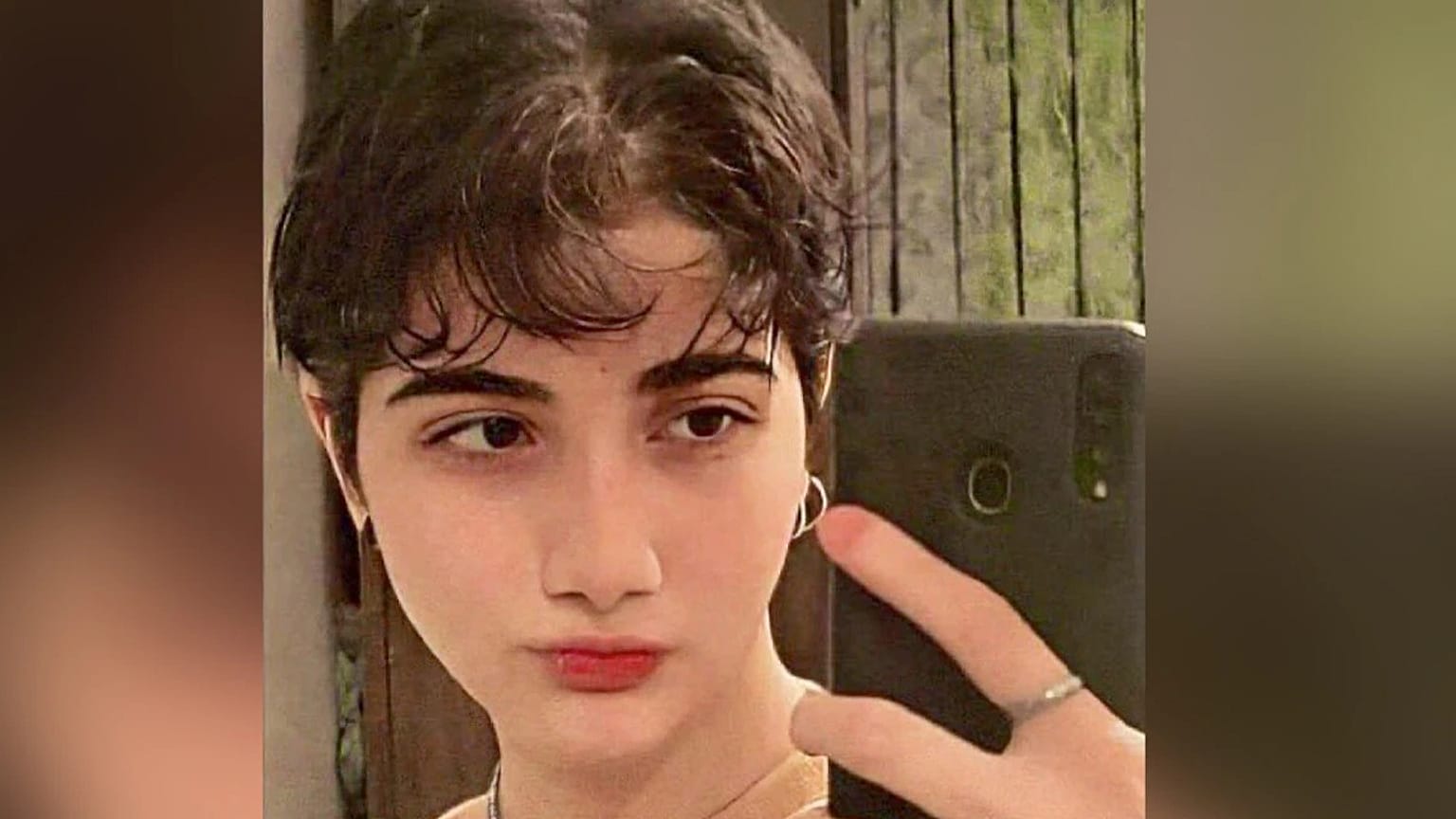 16 yaşındaki İranlı bir genç kız Armita Geravand 