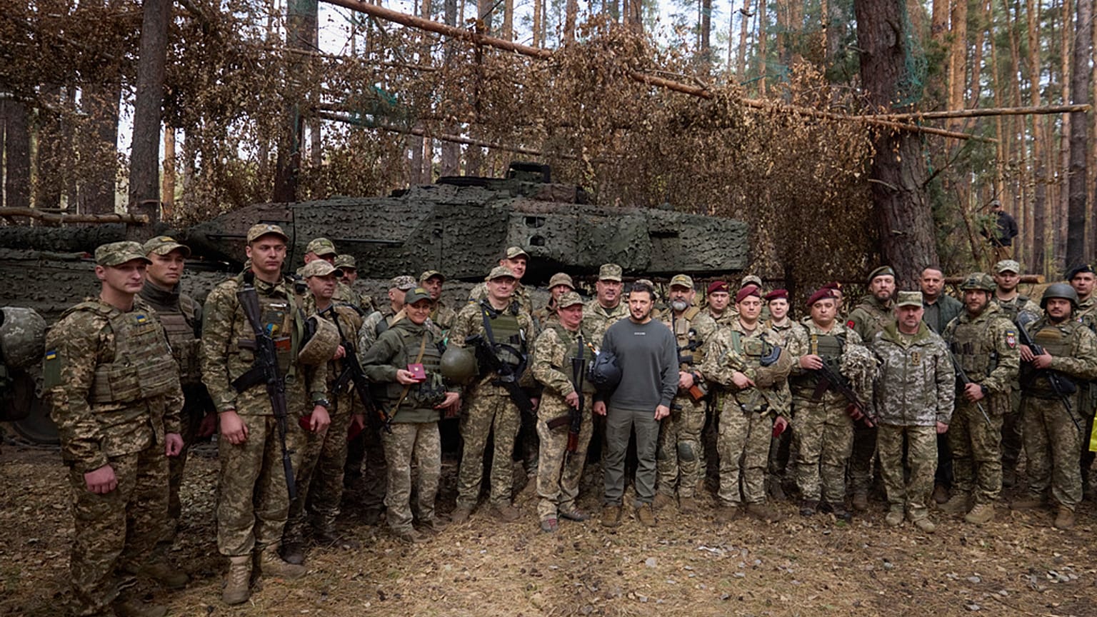 Der ukrainische Präsident Wolodymyr Selenskyj forderte nach einem Besuch in der nordostukrainischen Stadt Charkiw eine Stärkung der Region vor russischen Angriffen.