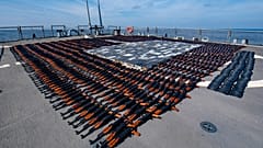 Az USA haditengerészete már több, Iránból Jemenbe tartó fegyvercsomagot lefoglalt, a képen láthatóakat egy 2021 decemberi akció során