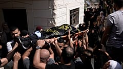  صورة من الارشيف لتشييع جثمان الشاب عبد الله أبو حسن (18 عاماً) الذي قتل بنيران إسرائيلية، 22 أيلول 2023