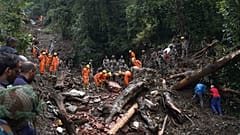 Hindistan'da Himalaya Buzul Gölü aşırı yağmurlardan dolayı taştı: en az 14 kişi hayatını kaybetti