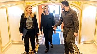 Zuzana Čaputová (balra) és Zelenszkij ukrán elnök jobbra, Kijevben 