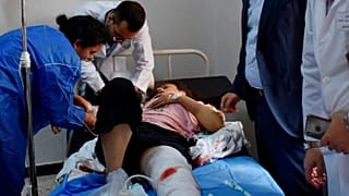 Suriye'nin Humus kentinde bir askeri mezuniyet törenini hedef alan İHA saldırısında 100 civarında kişi hayatını kaybetti, 240 kişi de yaralandı
