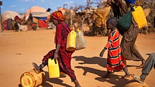 En total, 43,1 millones de desplazamientos infantiles durante los últimos 6 años están relacionados con desastres climáticos