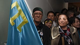 Archív fotó: krími tatárok egy szimferopoli tiltakozó gyűlésen
