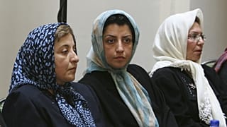 Archív fotó: Narges Mohammadi jogvédő társaival Teheránban