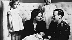 Prinz Bernhard mit seiner Ehefrau, der Kronprinzessin Juliana.