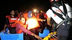 إنقاذ مهاجرين قبالة الساحل الليبي